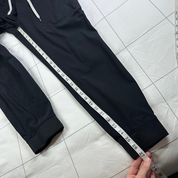 Vuori Pants Mens Medium Black Meta Jogger Athletic Travel Sporty Tapered Active - Picture 9 of 11